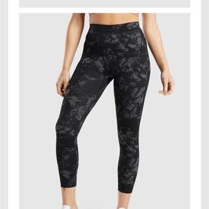 KK Fit Kendra and Kathryn x Gymshark Black XS Leggings. Camo print.